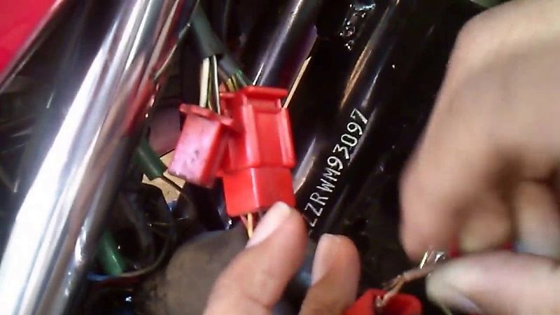 Inserting the Speaker wire in the Socket
